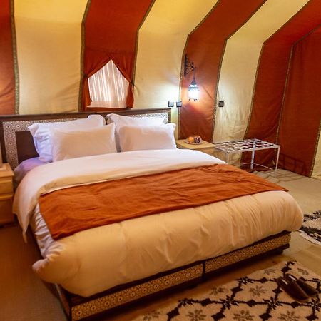Erg Chebbi Dunes Desert Camp Hotel Merzouga Bagian luar foto