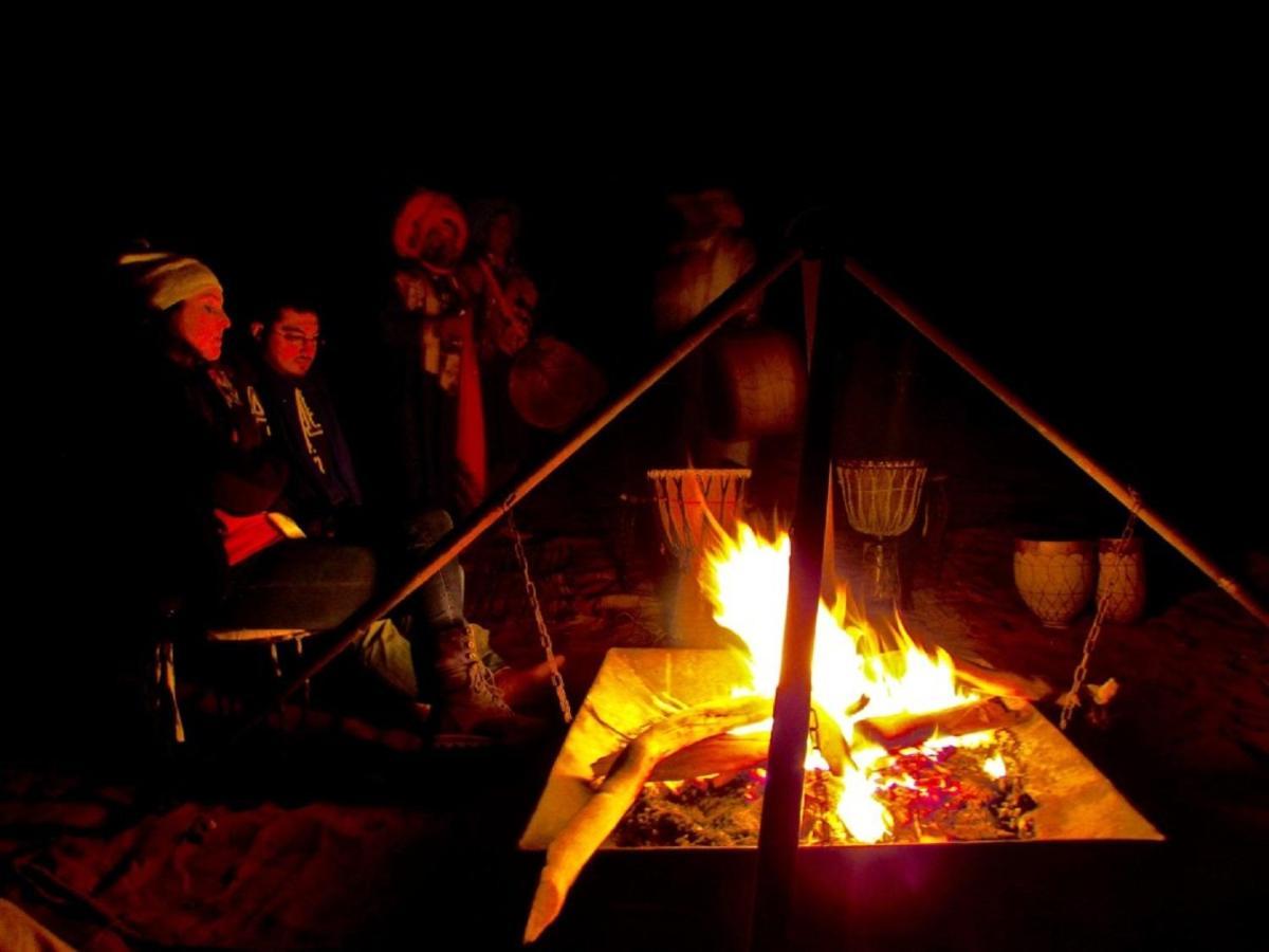 Erg Chebbi Dunes Desert Camp Hotel Merzouga Bagian luar foto