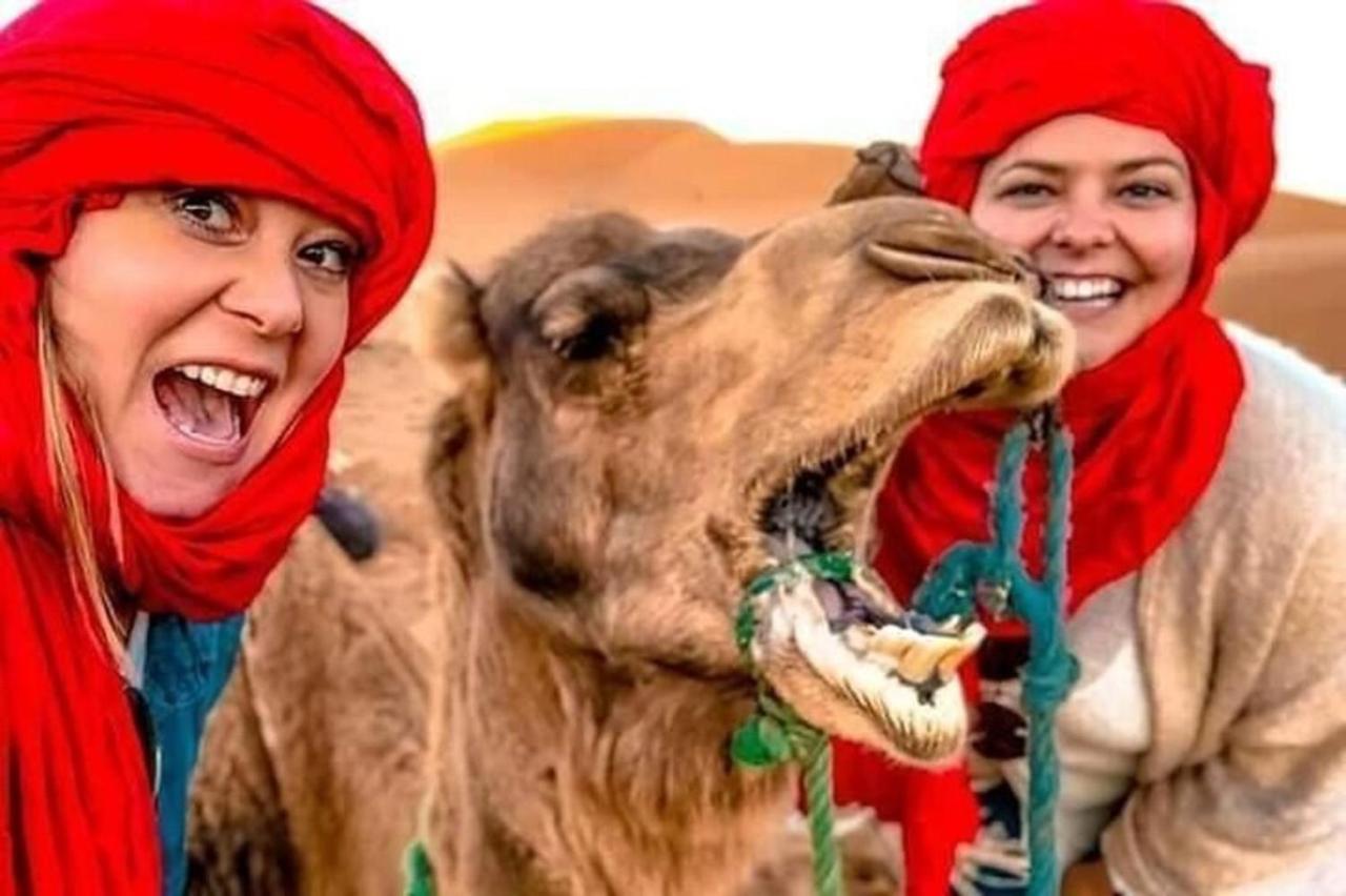 Erg Chebbi Dunes Desert Camp Hotel Merzouga Bagian luar foto