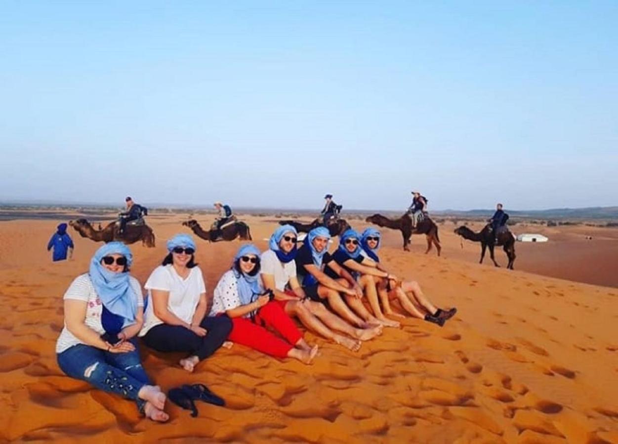 Erg Chebbi Dunes Desert Camp Hotel Merzouga Bagian luar foto