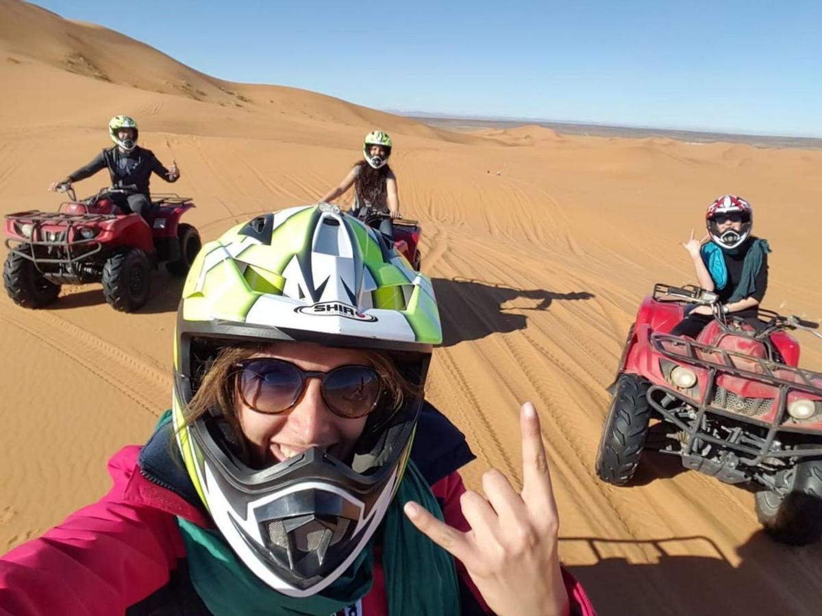 Erg Chebbi Dunes Desert Camp Hotel Merzouga Bagian luar foto