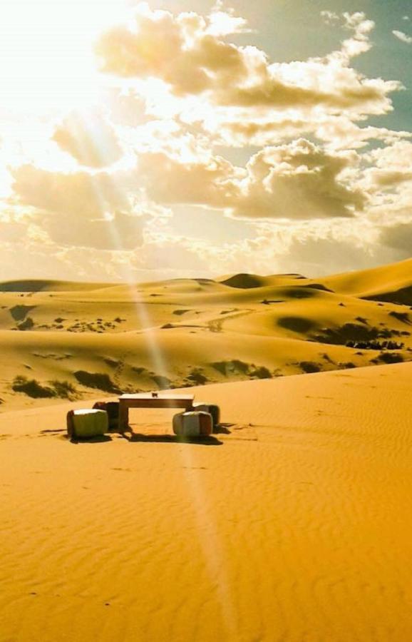 Erg Chebbi Dunes Desert Camp Hotel Merzouga Bagian luar foto