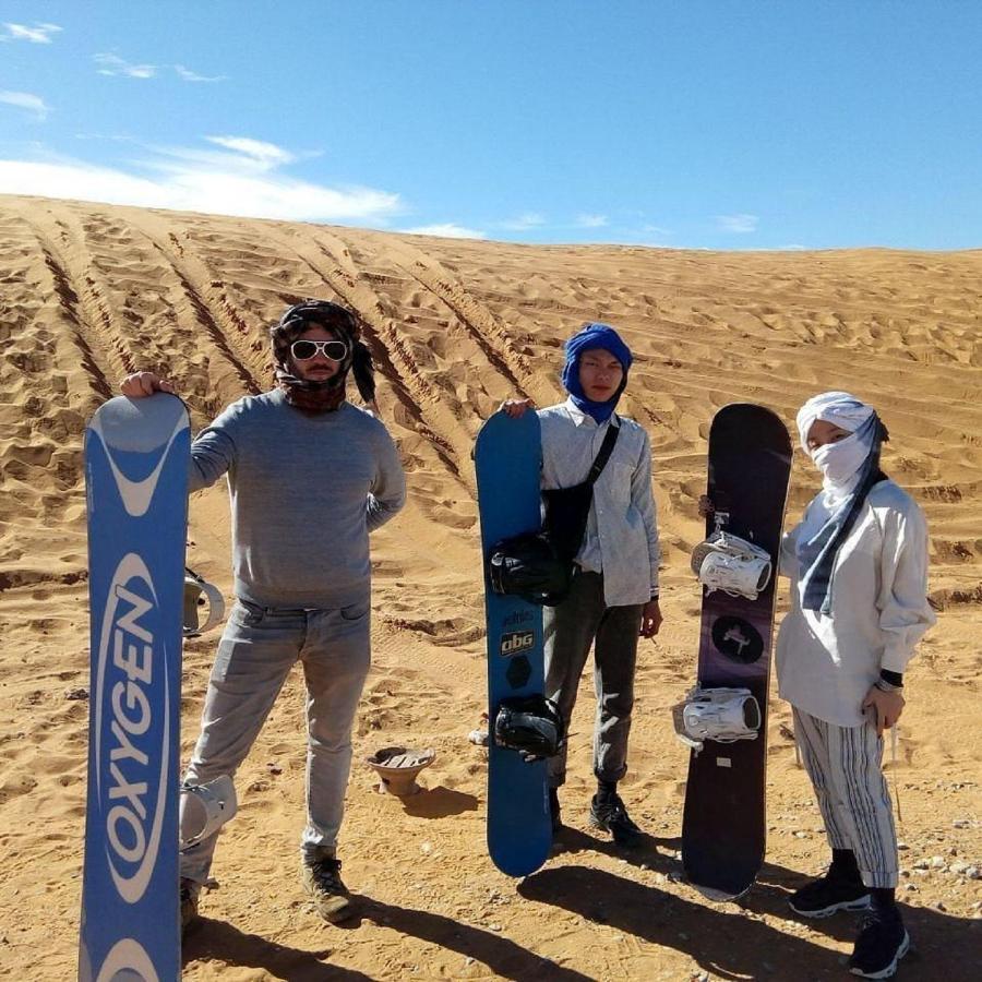 Erg Chebbi Dunes Desert Camp Hotel Merzouga Bagian luar foto