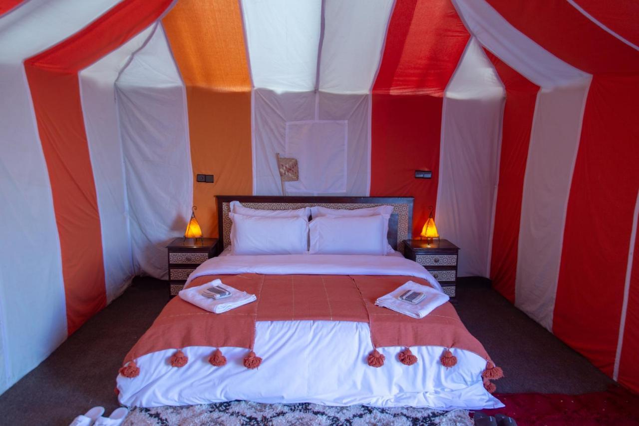Erg Chebbi Dunes Desert Camp Hotel Merzouga Bagian luar foto
