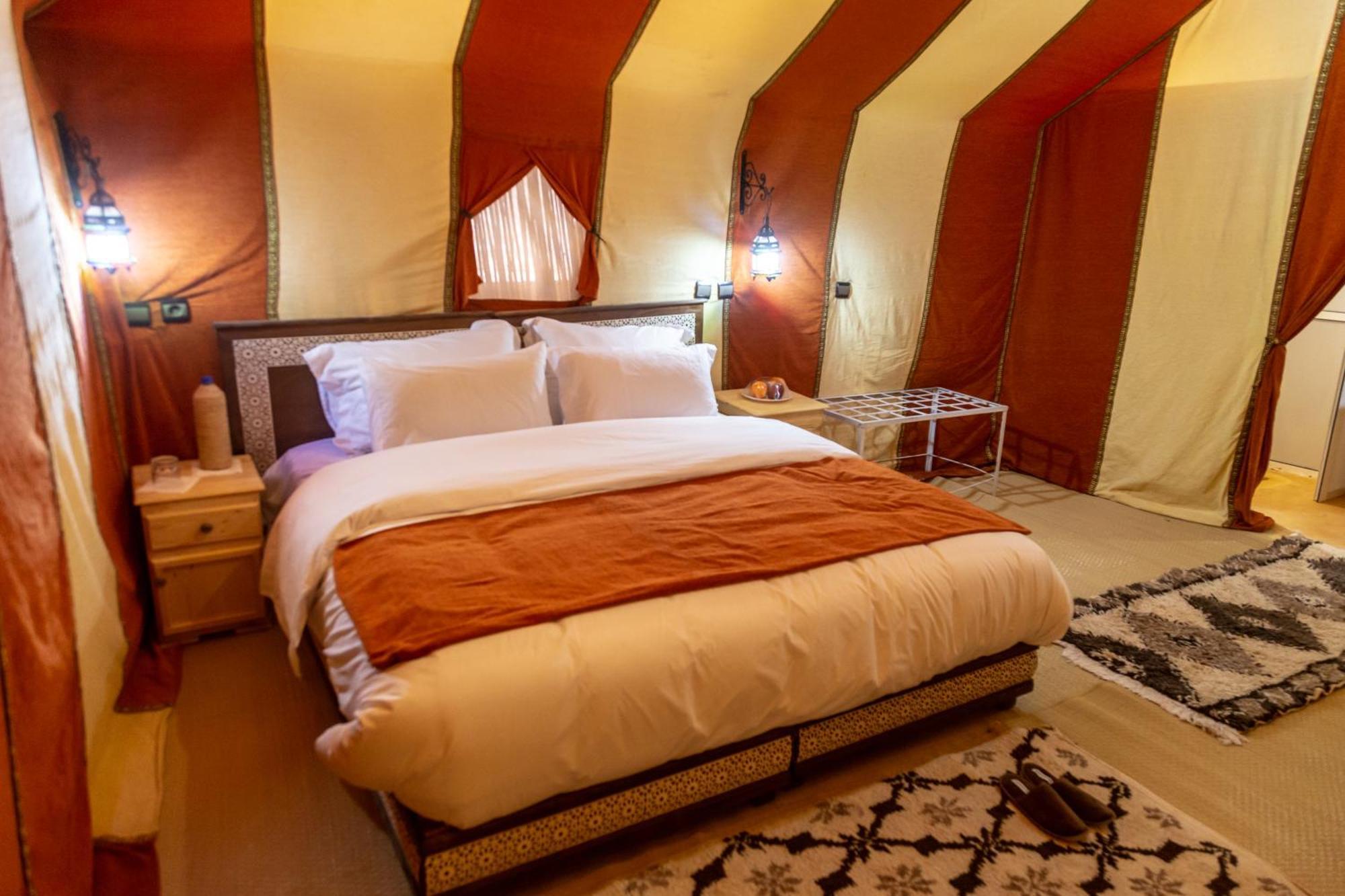 Erg Chebbi Dunes Desert Camp Hotel Merzouga Bagian luar foto