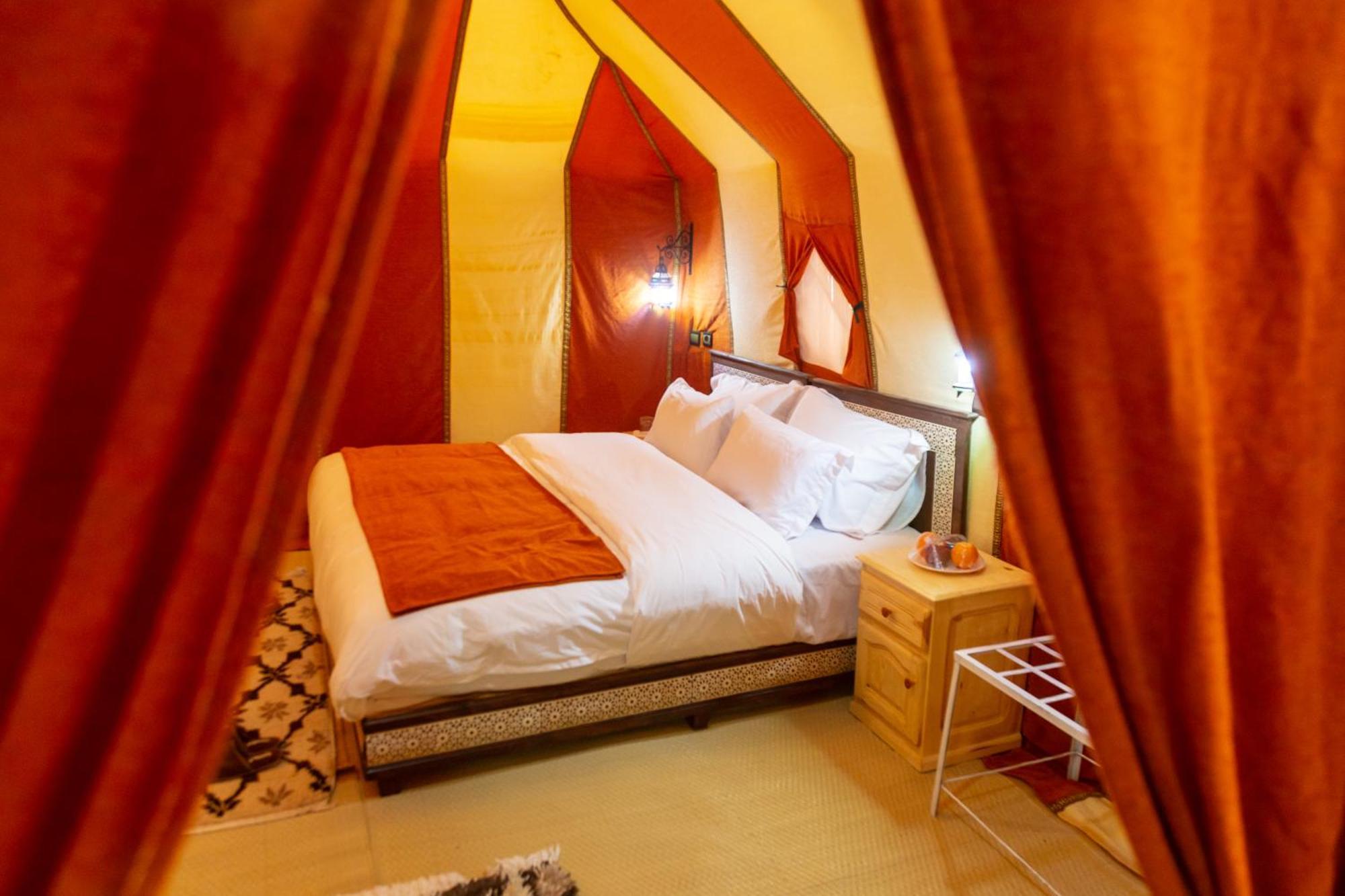 Erg Chebbi Dunes Desert Camp Hotel Merzouga Bagian luar foto